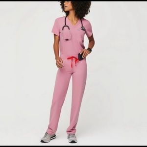 Chalk pink figs scrub set